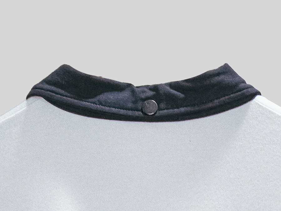 A collar with composure